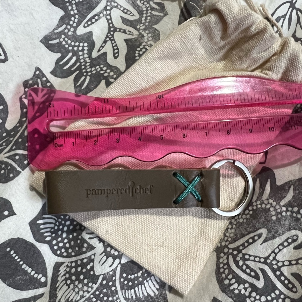🛍️Add on with purchase Pampered Chef Keyring - Picture 2 of 2
